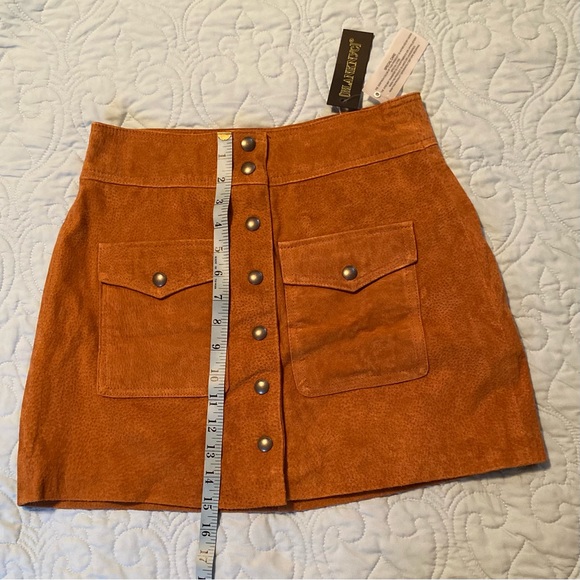 NEW BLANK NYC Snap Front Suede Skirt, Size 26 - Picture 4 of 11